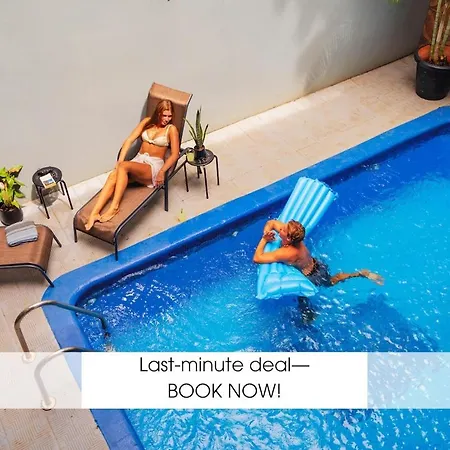 Suite 3 Jaguar - Beach & Pool 2 Bedroom Condo